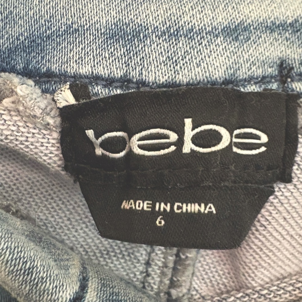 BEBE Off-Shoulder Denim Bodycon Dress – Grommet Detail – Size 6‎ - Picture 5 of 11